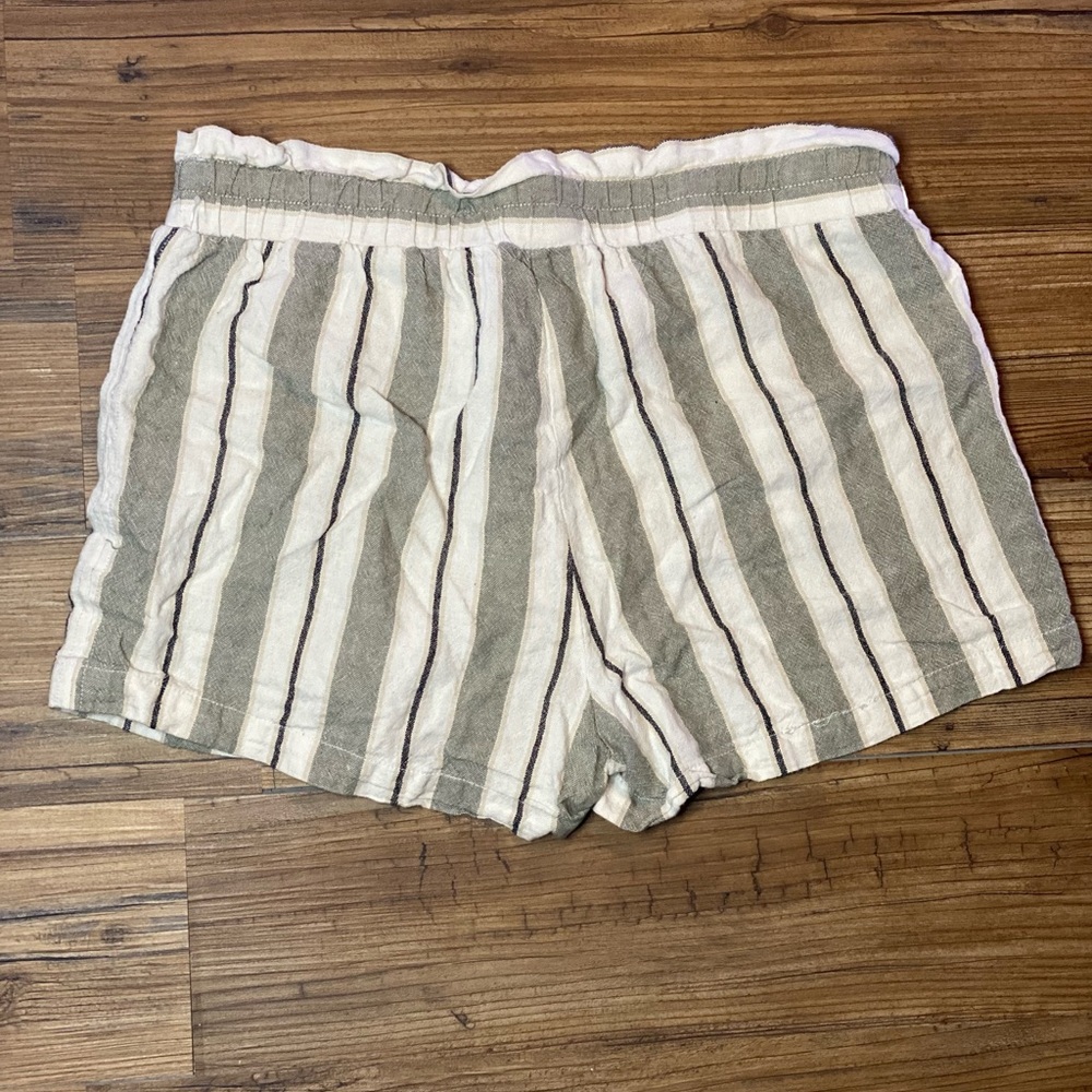 Rewind Women’s shorts - Picture 2 of 3